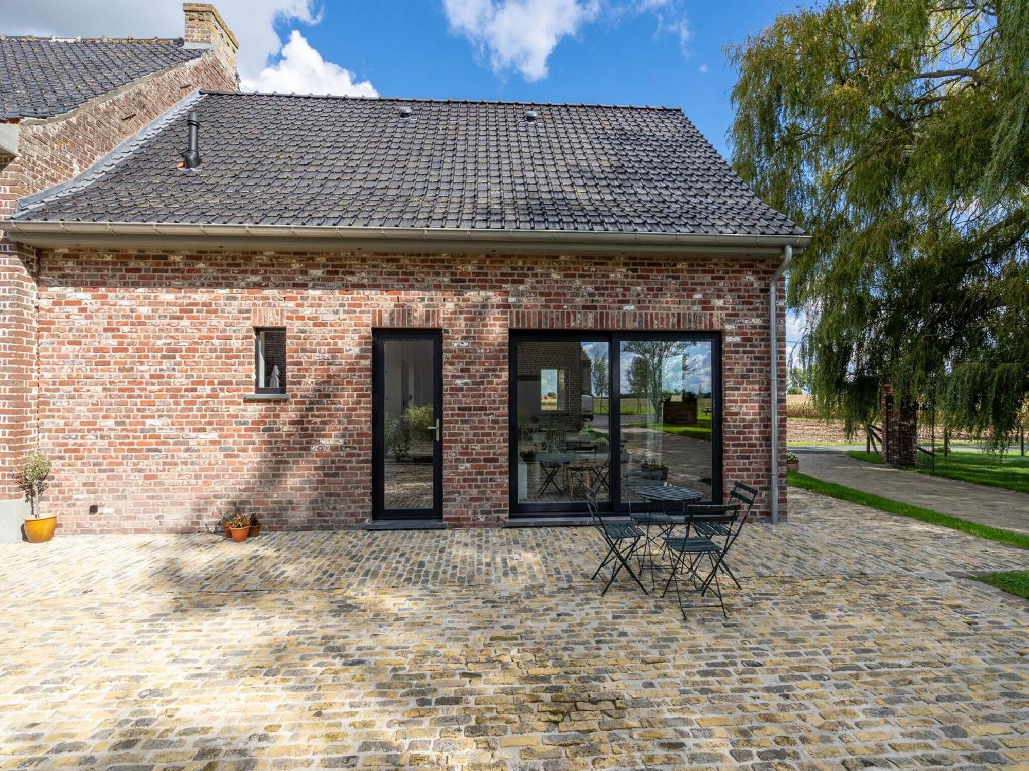 Spacious Holiday Home With Pond In Poperinge Roesbrugge-Haringe ภายนอก รูปภาพ