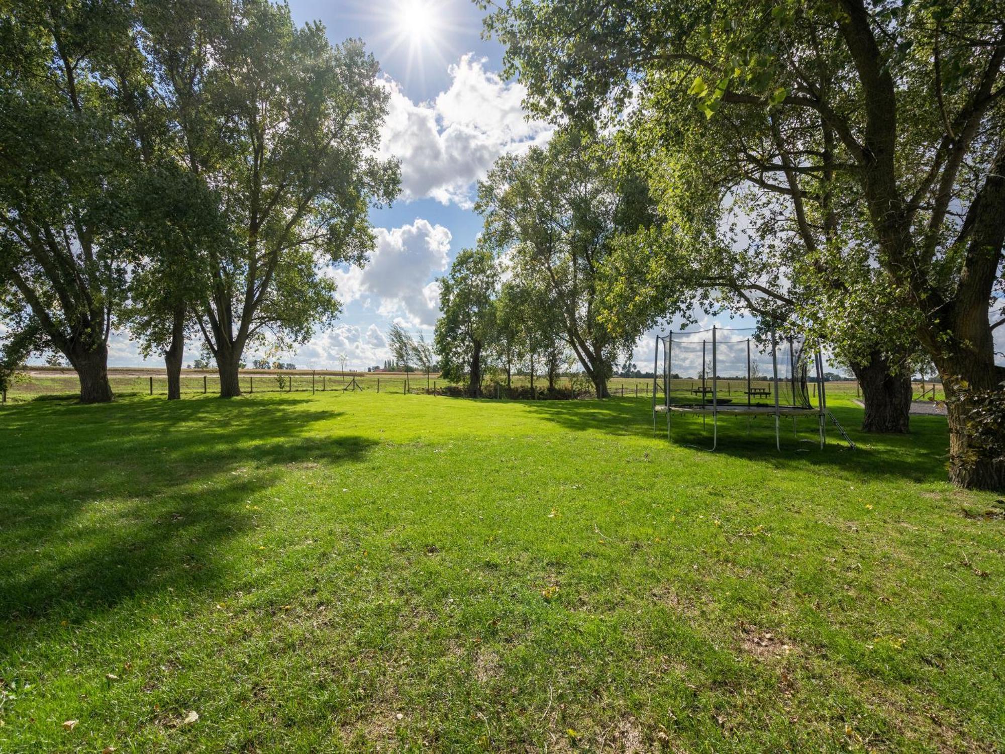 Spacious Holiday Home With Pond In Poperinge Roesbrugge-Haringe ภายนอก รูปภาพ