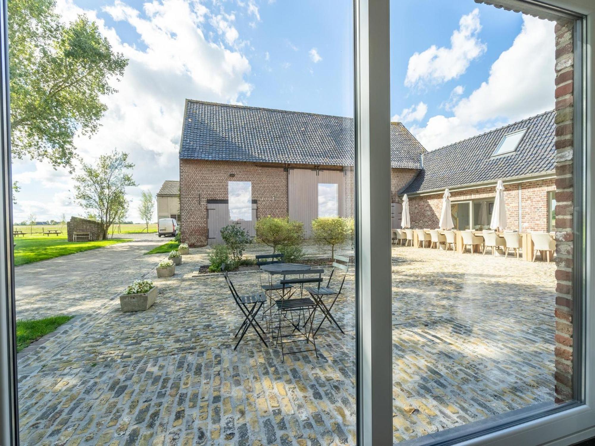 Spacious Holiday Home With Pond In Poperinge Roesbrugge-Haringe ภายนอก รูปภาพ