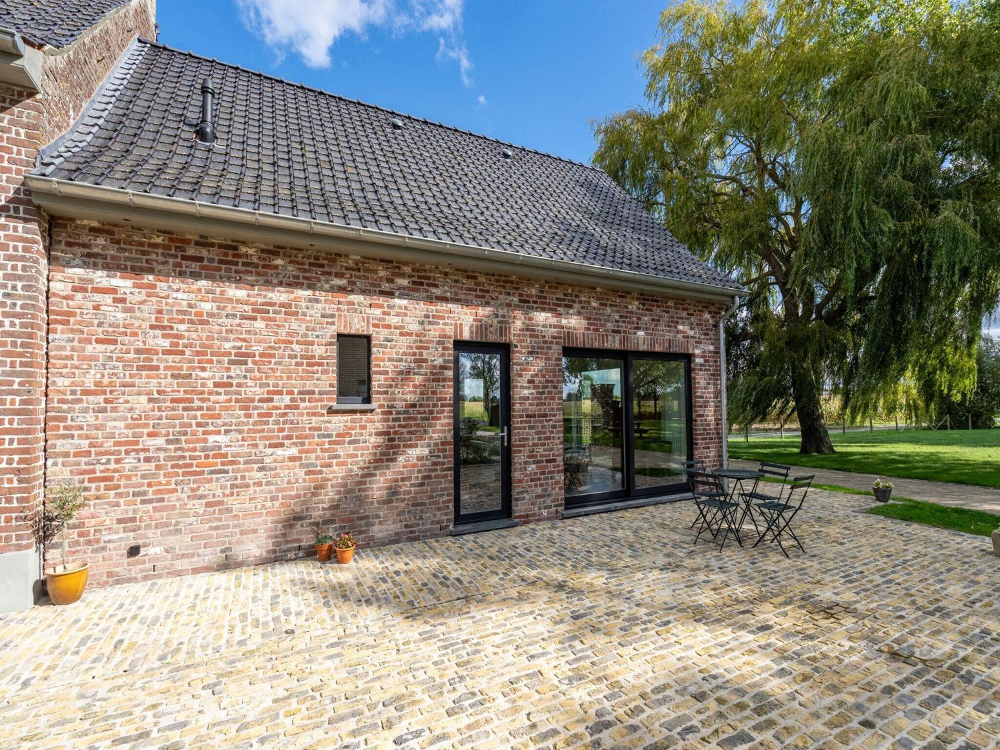 Spacious Holiday Home With Pond In Poperinge Roesbrugge-Haringe ภายนอก รูปภาพ